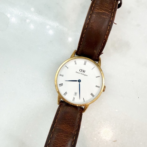 Daniel Wellington Gold Case Watch w/ Brown Leather Strap B34R4 - Picture 1 of 7